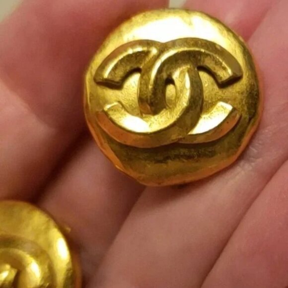 Chanel Vintage Interlocking CC Clip On Earrings 24K Gold-Plated - Picture 14 of 14
